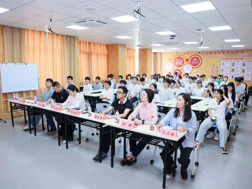 AI赋能青创成长 科创实践筑梦未来 我院成功举办青创大讲堂活动 (2).docx