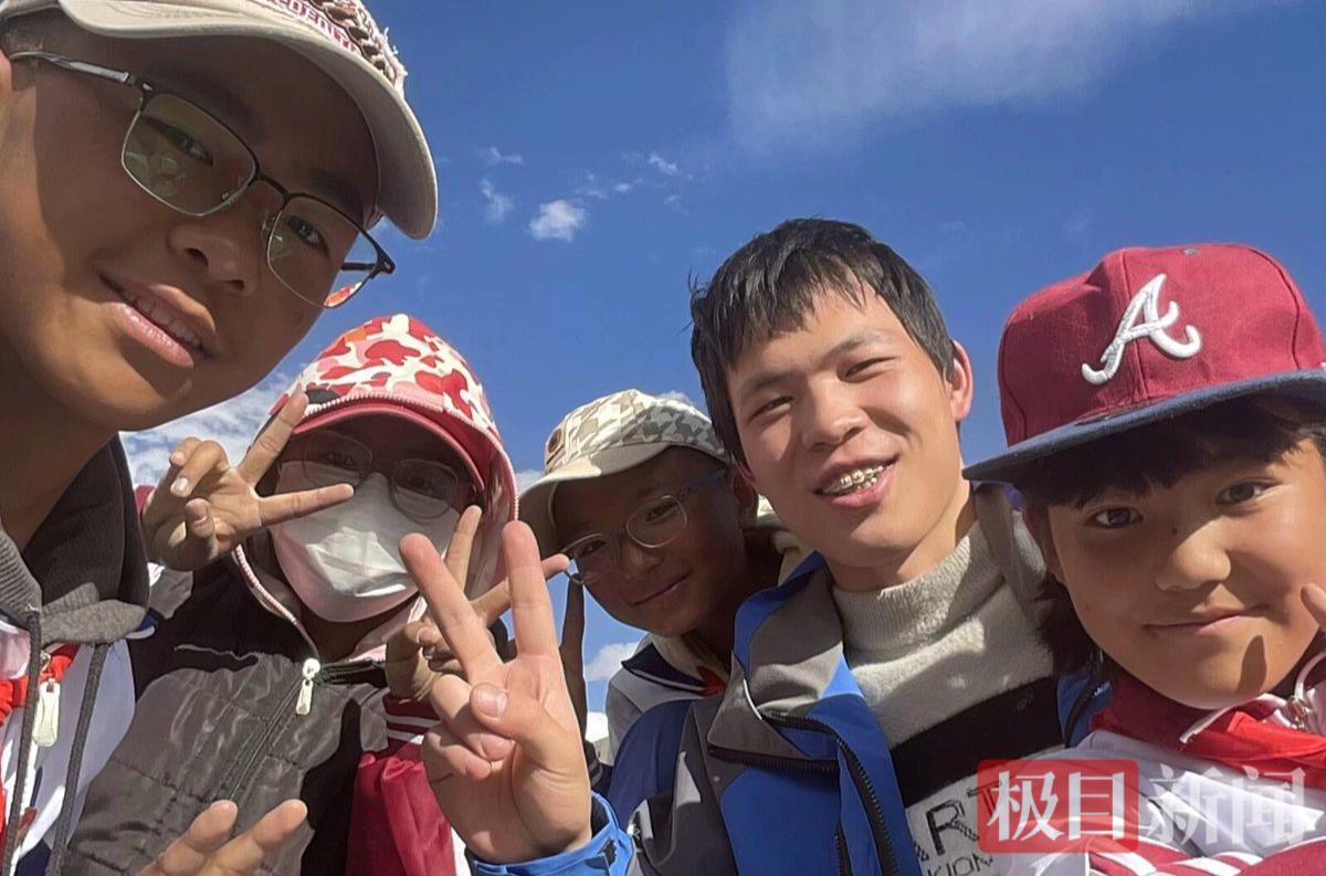 与学生合照.png.jpeg 与学生合照.png.jpeg