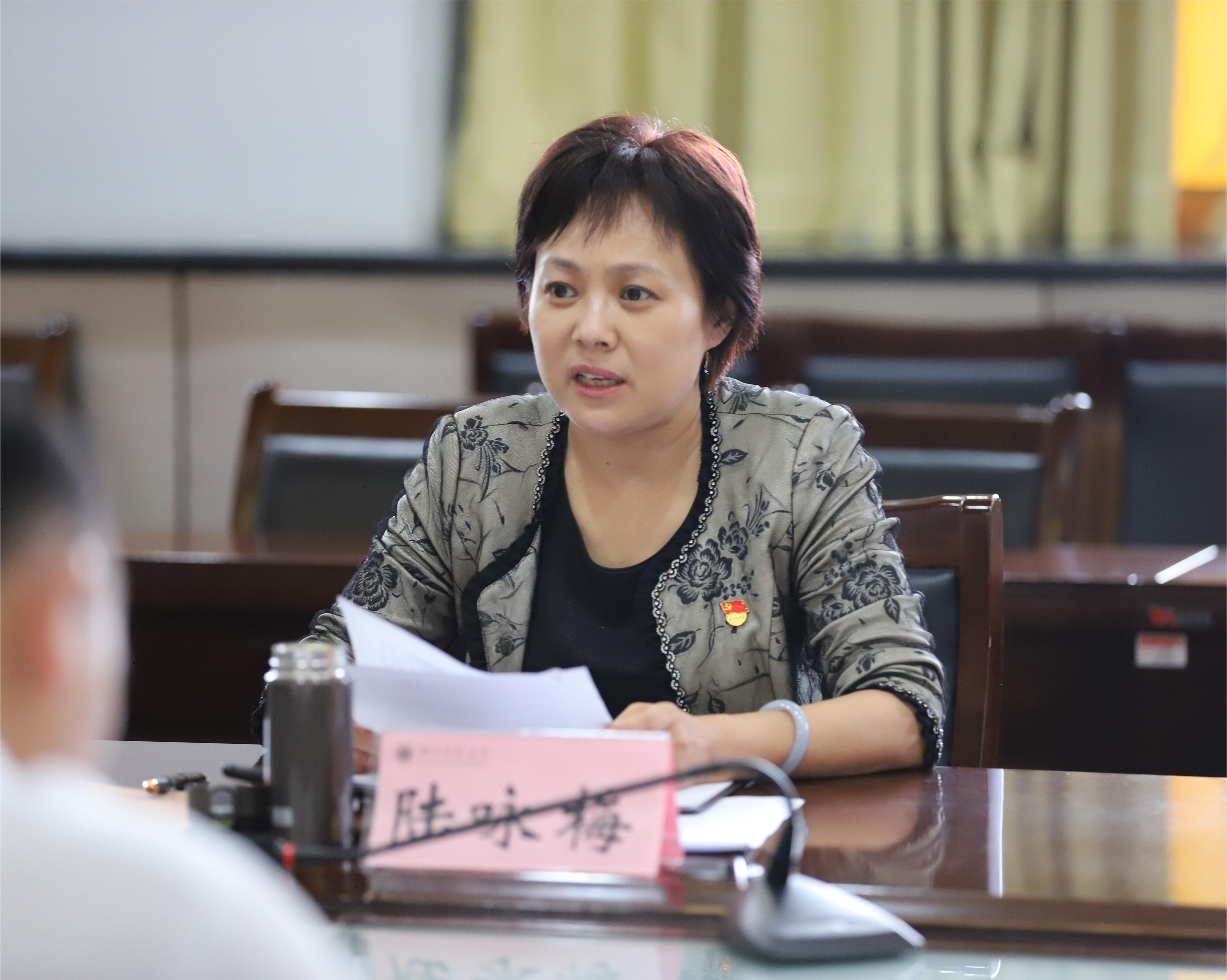 学校召开中层正职干部任职谈话会