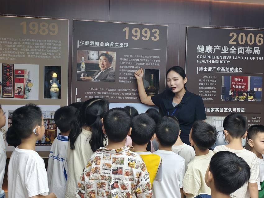 湖北师范大学电气工程与自动化学院:行走课堂品匠心 校企研学伴童行.docx