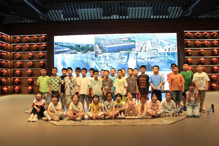 湖北师范大学电气工程与自动化学院:行走课堂品匠心 校企研学伴童行.docx