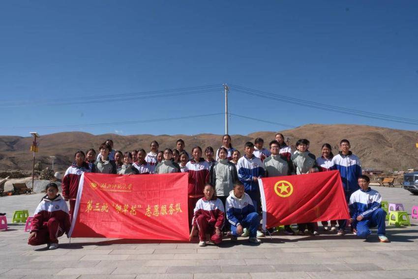 ”弘扬五四精神，挥洒热血青春“--”铜草花“志愿服务队开展五四主题团日活动(2).docx